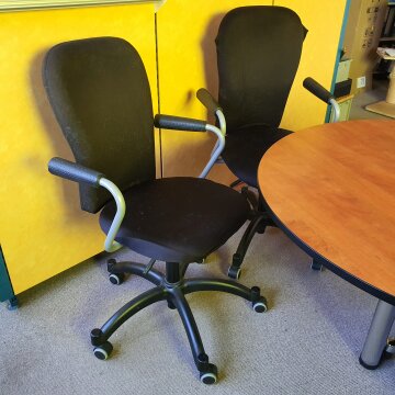 1 Set = 4 Bürostükle mit Armlehnen